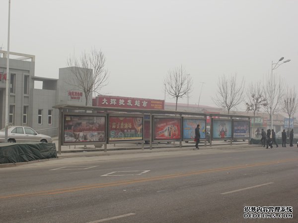 公交候车亭，城市文明不可缺少的一部分